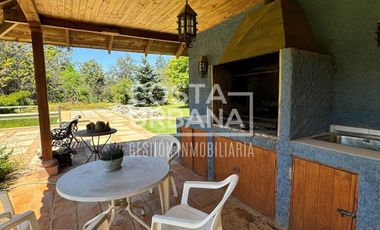 Hermosa casa con gran terreno en Limache