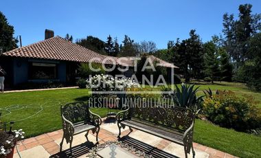 Hermosa casa con gran terreno en Limache