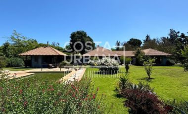 Hermosa casa con gran terreno en Limache