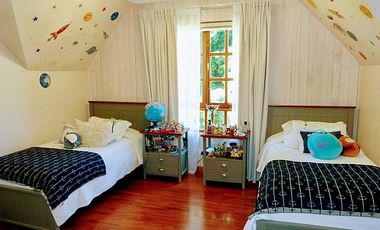 EXCELENTE CASA INGLESA EN CONDOMINIO SANTUARIO DEL VALLE