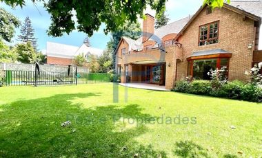 EXCELENTE CASA INGLESA EN CONDOMINIO SANTUARIO DEL VALLE