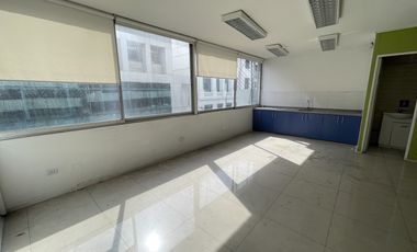 OFICINA EN VENTA, EDIFICIO COCHRANE (CÓD. 430)