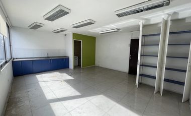 OFICINA EN VENTA, EDIFICIO COCHRANE (CÓD. 430)