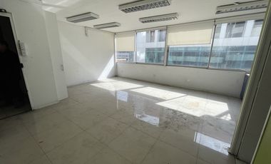 OFICINA EN VENTA, EDIFICIO COCHRANE (CÓD. 430)