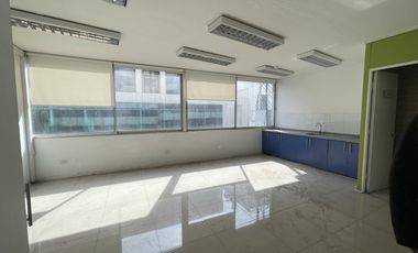 OFICINA EN VENTA, EDIFICIO COCHRANE (CÓD. 430)