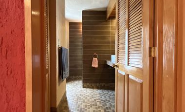 Casa en Venta – Valenciana, a pie de carretera.