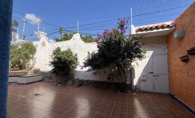 Casa en Venta – Valenciana, a pie de carretera.