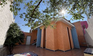 Casa en Venta – Valenciana, a pie de carretera.