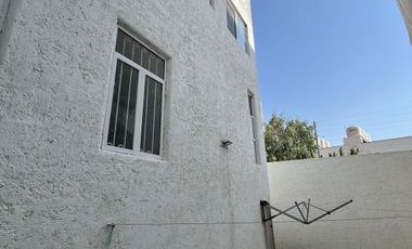 Casa en Venta – Valenciana, a pie de carretera.