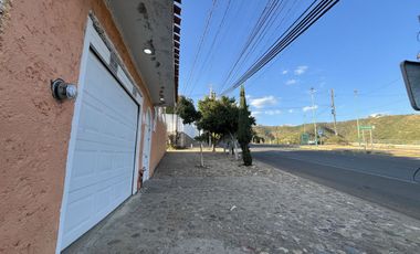 Casa en Venta – Valenciana, a pie de carretera.