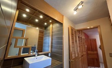 Casa en Venta – Valenciana, a pie de carretera.