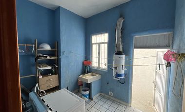 Casa en Venta – Valenciana, a pie de carretera.