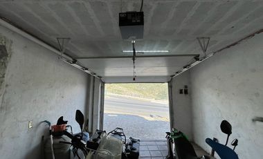 Casa en Venta – Valenciana, a pie de carretera.