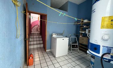 Casa en Venta – Valenciana, a pie de carretera.