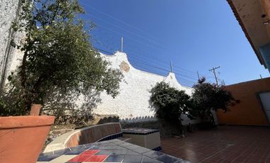 Casa en Venta – Valenciana, a pie de carretera.