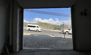 Casa en Venta – Valenciana, a pie de carretera.