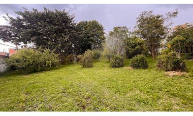 Rento linda casa  campestre en Tabio con Capilla y amplia zona verde.