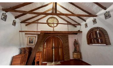 Rento linda casa  campestre en Tabio con Capilla y amplia zona verde.