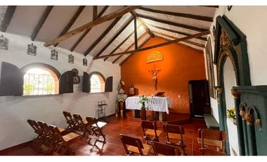 Rento linda casa  campestre en Tabio con Capilla y amplia zona verde.