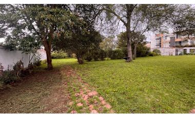 Rento linda casa  campestre en Tabio con Capilla y amplia zona verde.