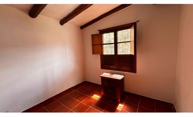 Rento linda casa  campestre en Tabio con Capilla y amplia zona verde.