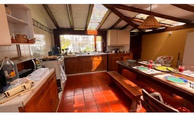 Rento linda casa  campestre en Tabio con Capilla y amplia zona verde.