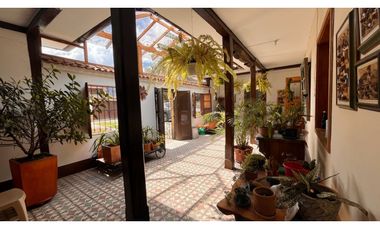 Rento linda casa  campestre en Tabio con Capilla y amplia zona verde.