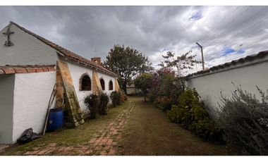 Rento linda casa  campestre en Tabio con Capilla y amplia zona verde.