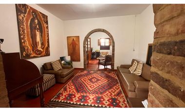 Rento linda casa  campestre en Tabio con Capilla y amplia zona verde.