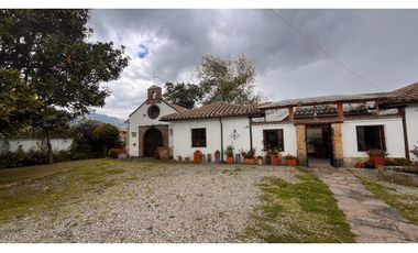 Rento linda casa  campestre en Tabio con Capilla y amplia zona verde.