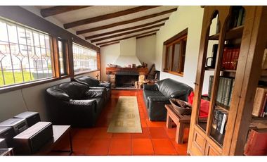 Rento linda casa  campestre en Tabio con Capilla y amplia zona verde.