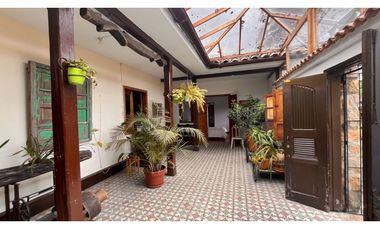 Rento linda casa  campestre en Tabio con Capilla y amplia zona verde.