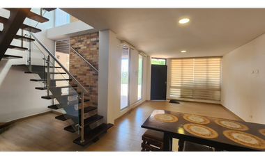 VENDO HERMOSA CASA EN LA VEGA