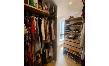 VENDO APARTAMENTO REMODELADO EN EL POBLADO