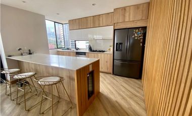 VENDO APARTAMENTO REMODELADO EN EL POBLADO