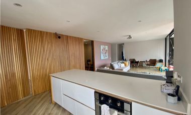 VENDO APARTAMENTO REMODELADO EN EL POBLADO