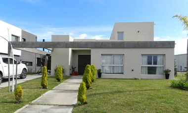 ALQUILER TEMPORAL, CASA, PUERTOS, BARRIO ACACIAS, LOTE AL 200, 5 AMBIENTES