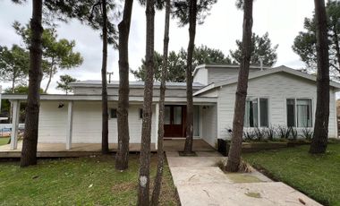 CASA EN  VENTA 4 Dormitorios COSTA ESMERALDA MARÍTIMO III