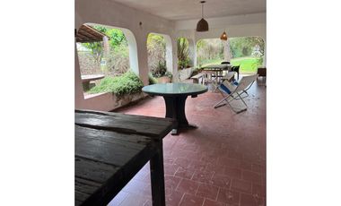 ROLDÁN- CASA ESTILO ESPAÑOL COLONIAL  - 2400 m2 LOTE FORESTADO