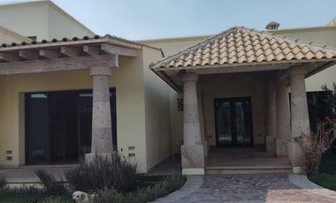 RESIDENCIA EN LOMAS DE COMANJILLA