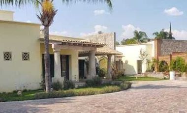 RESIDENCIA EN LOMAS DE COMANJILLA