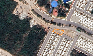 Terreno Comercial en esquina y sobre avenida disponible para Renta