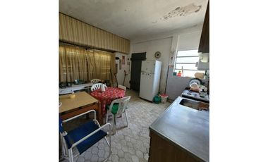 Venta casa de tres ambientes a reciclar!!!