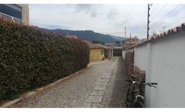 CAJICA, INDEPENDIENTE, LOTE 350 M2 - PORTÓN ELÉCTRICO