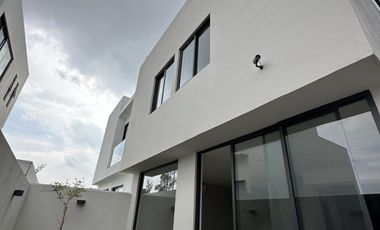 Estrena casa en Parques Vallarta dentro de coto