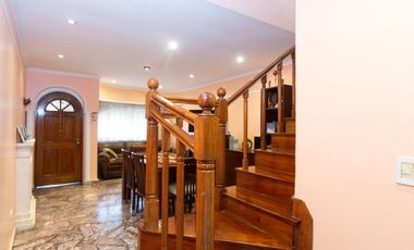 Casa 5 amb. en venta en Velez Sarsfield C/cochera