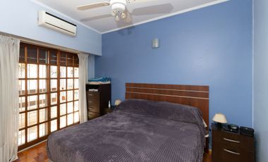 Casa 5 amb. en venta en Velez Sarsfield C/cochera