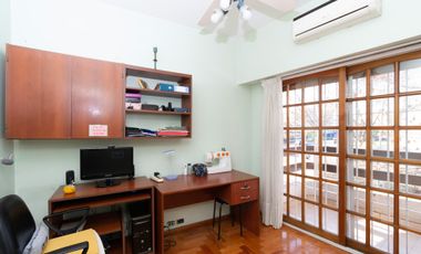 Casa 5 amb. en venta en Velez Sarsfield C/cochera