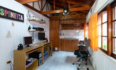 Casa 5 amb. en venta en Velez Sarsfield C/cochera