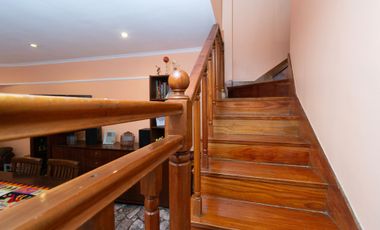 Casa 5 amb. en venta en Velez Sarsfield C/cochera